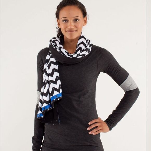 NWT Lululemon Vinyasa Scarf Luon Light
Arrow Chevron White Black / Black - Picture 2 of 11